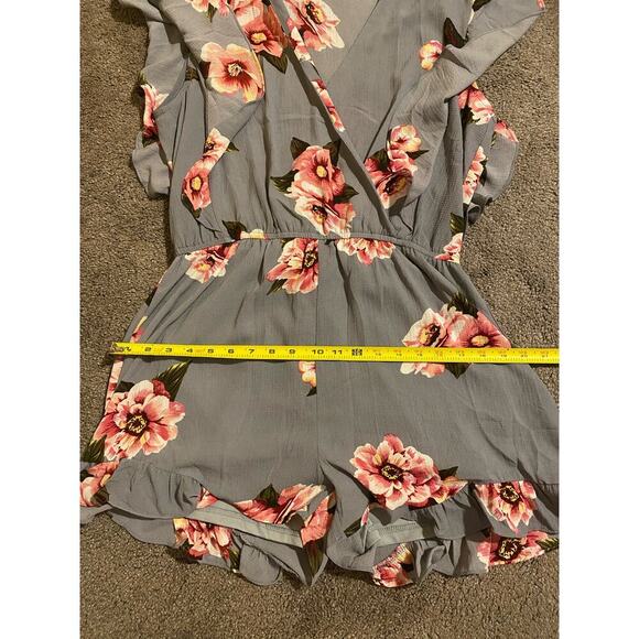 Umgee Women's Large Floral V-Neck Romper - Picture 10 of 10